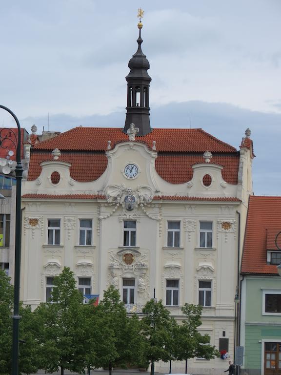 Hotel Cesky Dvur Бероун Екстериор снимка