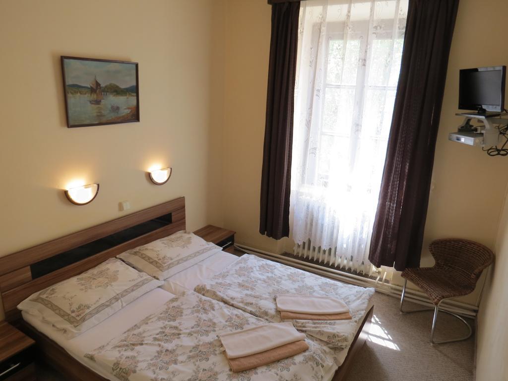 Hotel Cesky Dvur Бероун Стая снимка