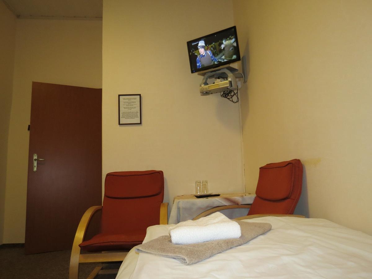 Hotel Cesky Dvur Бероун Екстериор снимка